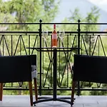 Design & Wine Special *