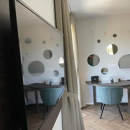 Design & Wine Special *