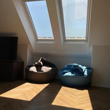 Design & Wine Special *