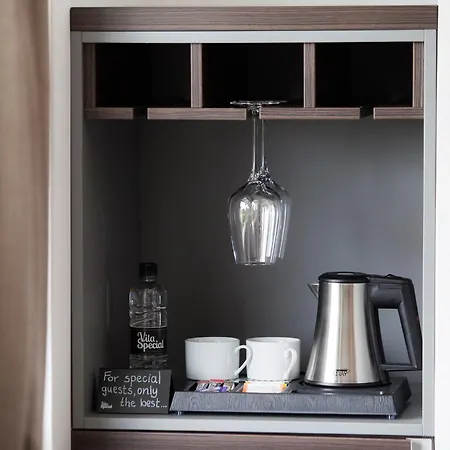 Design & Wine Special *