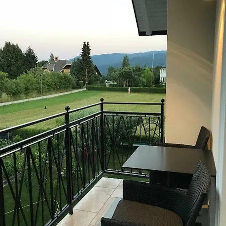 Design & Wine Special