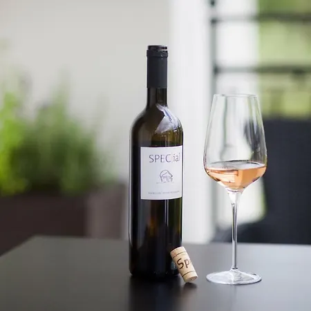 Design & Wine Special