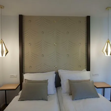 Design & Wine Special *