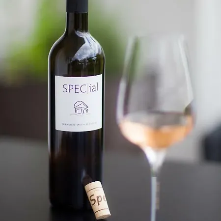 Design & Wine Special