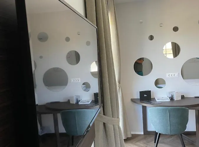 Design & Wine Special *