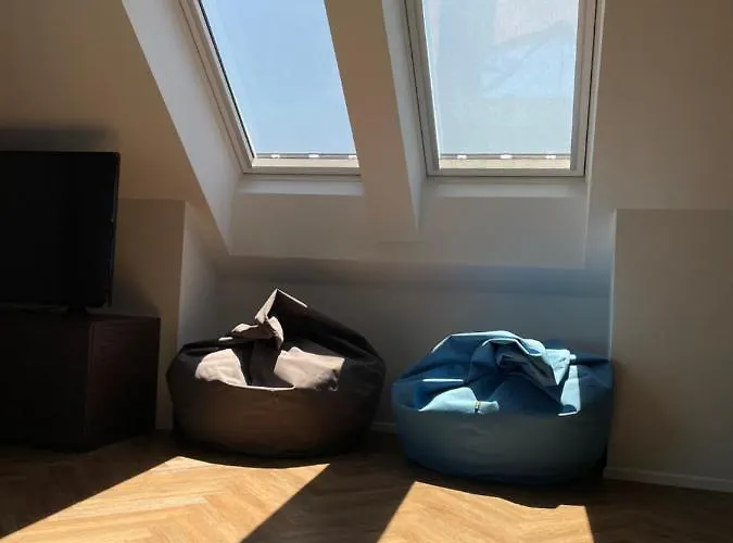 Design & Wine Special *