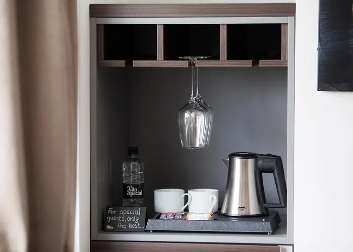 Design & Wine Special *