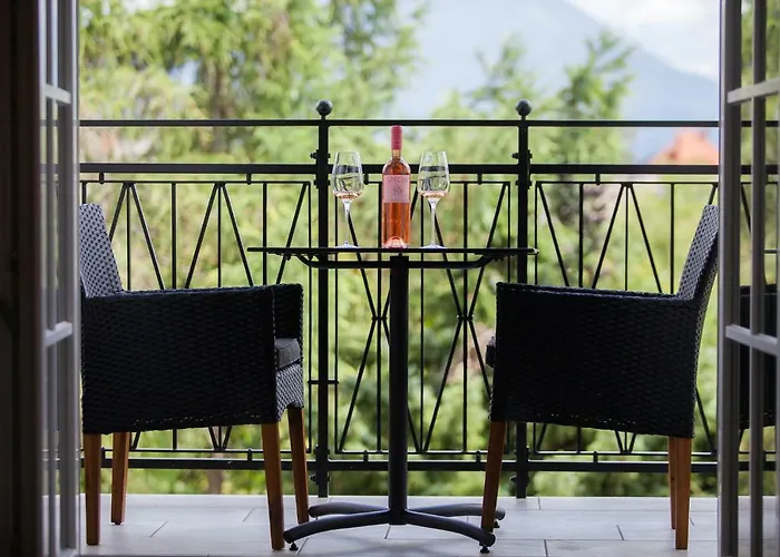 Design & Wine Special *