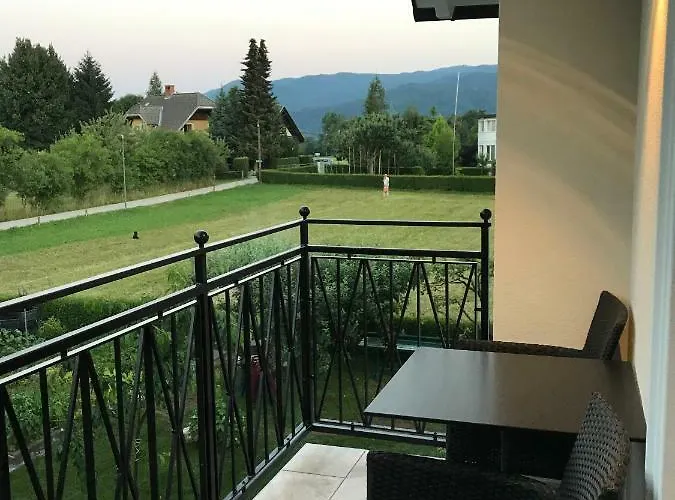 Design & Wine Special