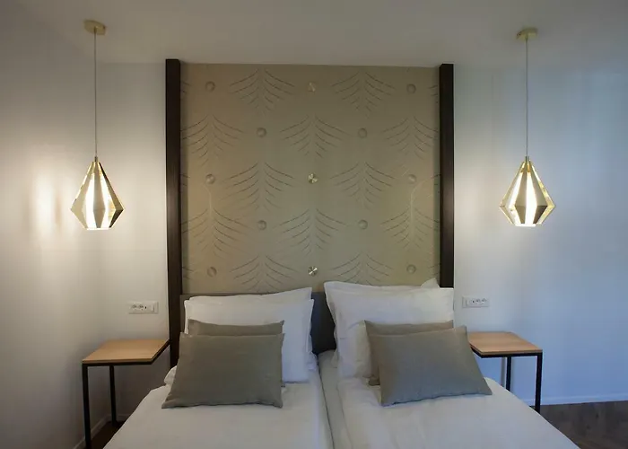 Design & Wine Special *