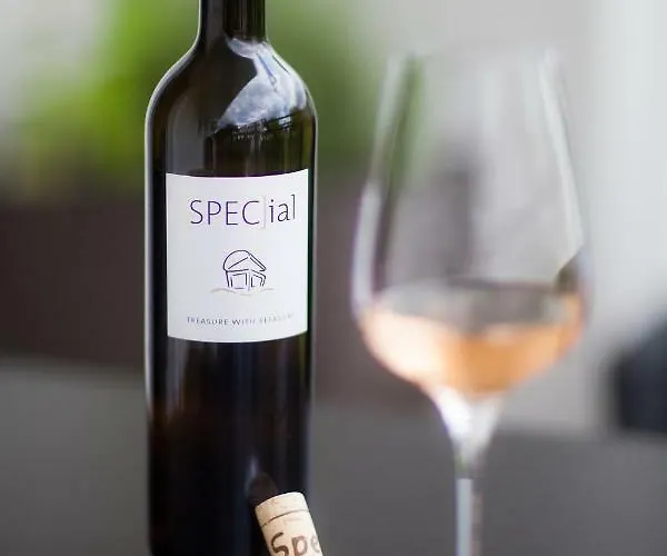 Design & Wine Special